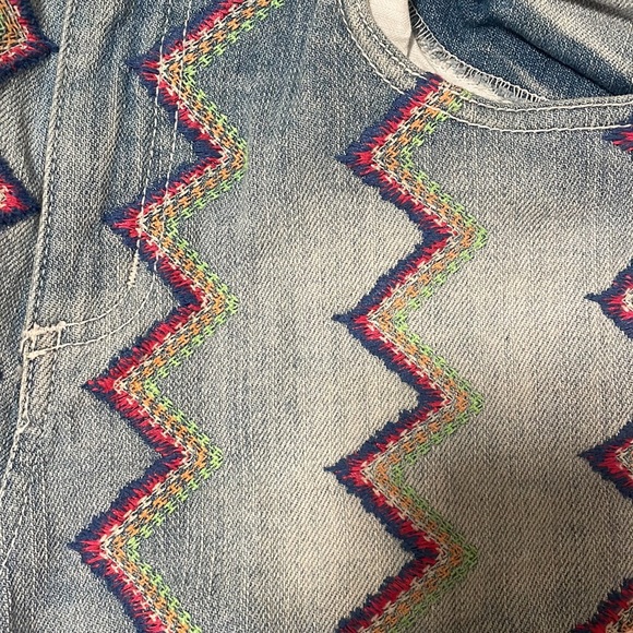 Carmar size 24 stitch front jean shorts - Picture 4 of 4